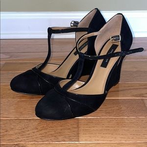 NWB Ann Taylor OE Helen T-Strap Wedge Black Size 7